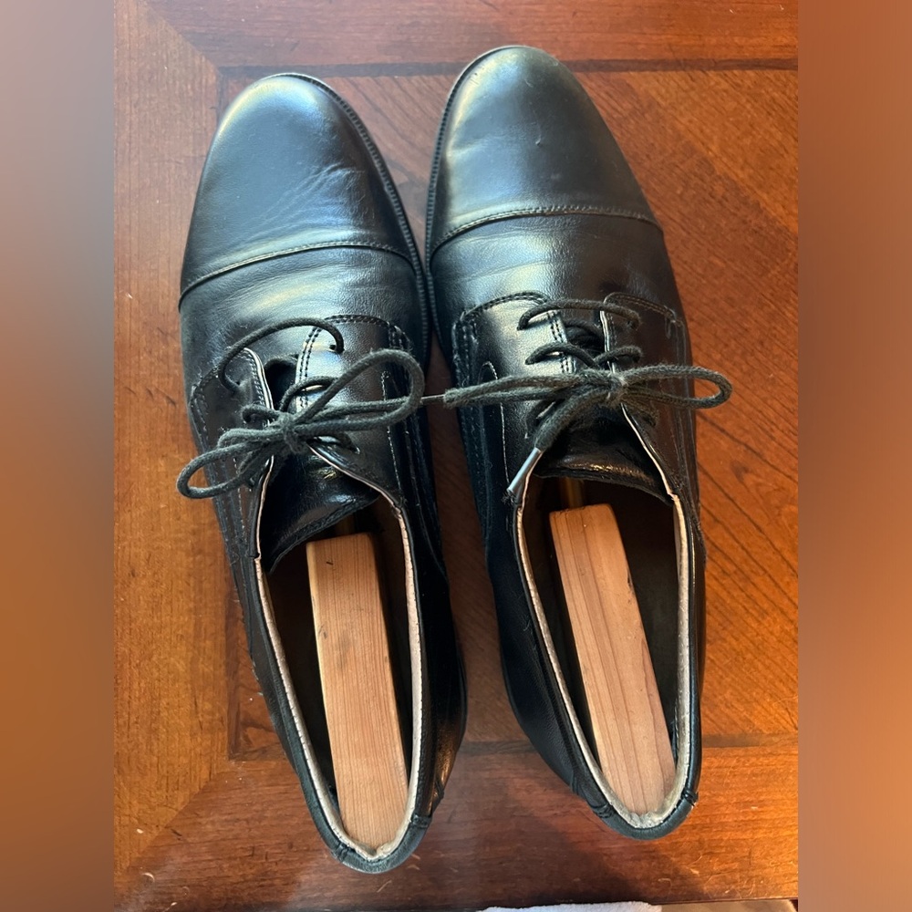 Florsheim Black Open Laced Cap-toe shoes 11 EEE